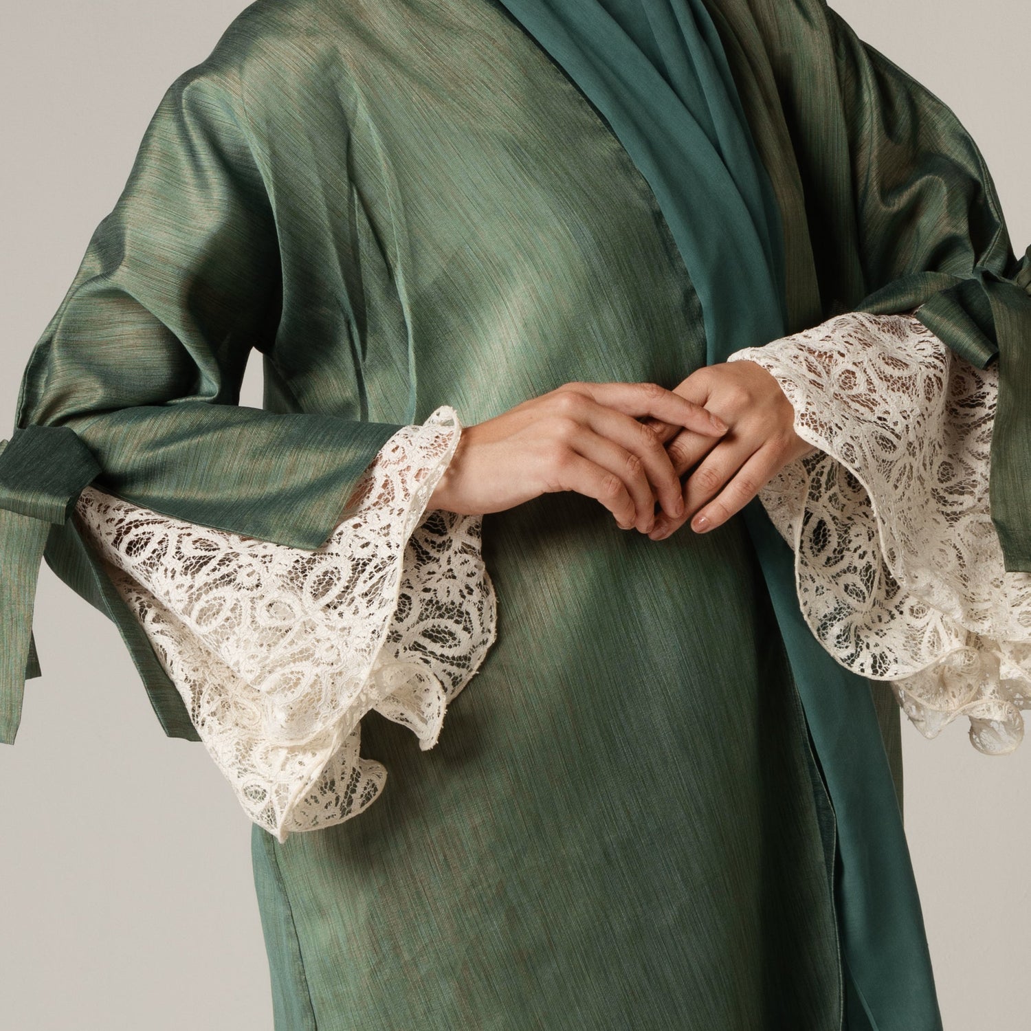 🎁 Green with Lace Sleeves Abaya (30% off)