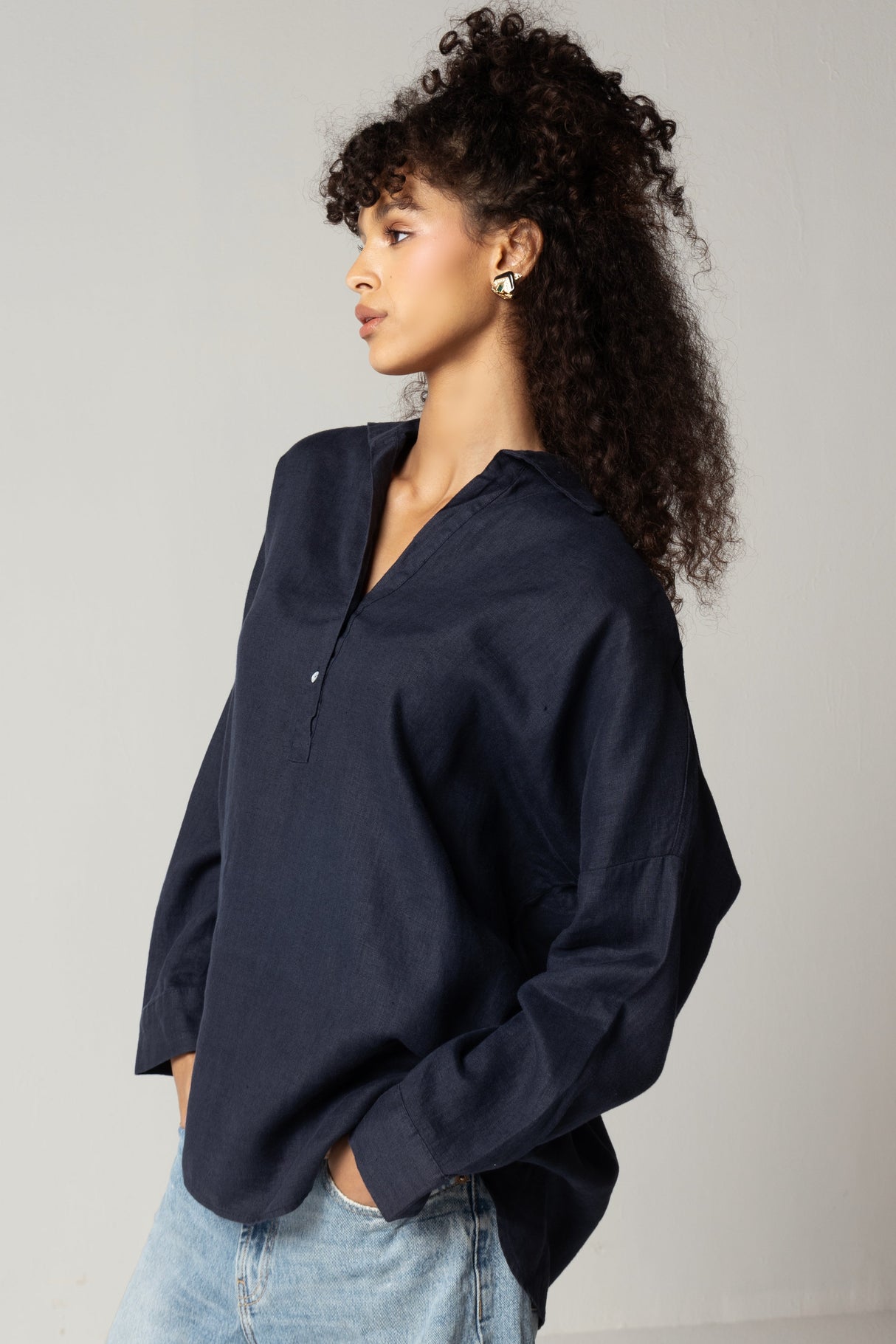 🎁 The Oversized Linen Shirt (30% off)