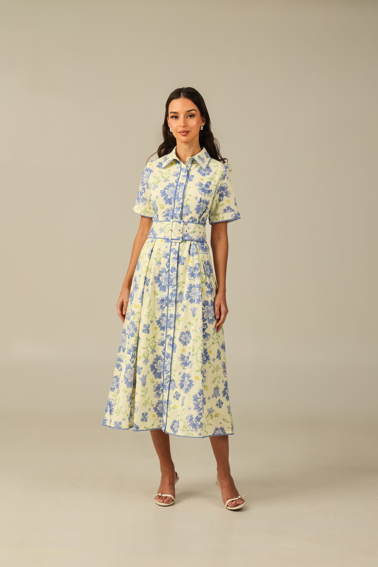 فستان كتان بنقشة زهور ناعمة بألوان الأزرق والأخضر