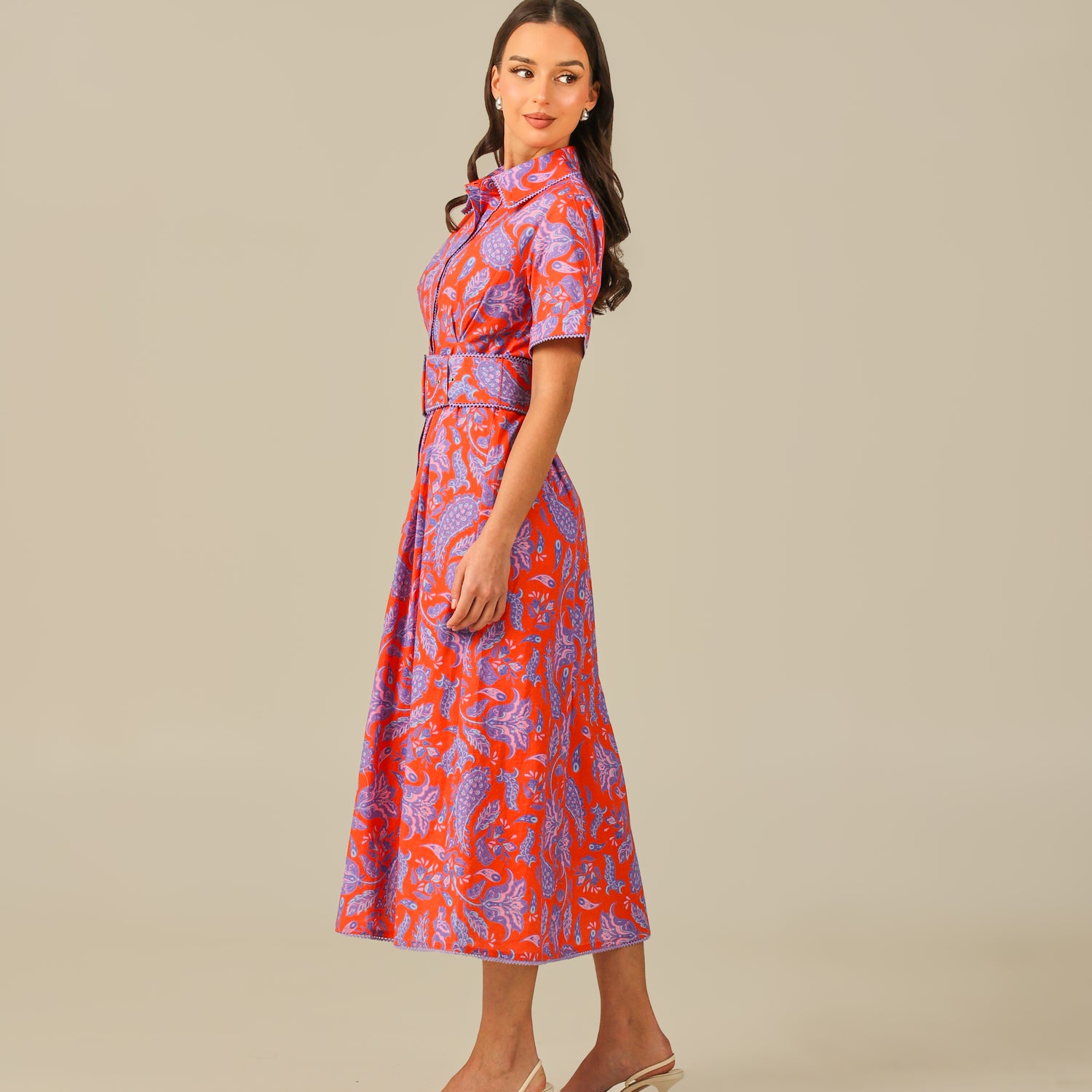 فستان أحمر وأرجواني مطبّع بألوان زاهية كتان – ستايل محتشم للصيف