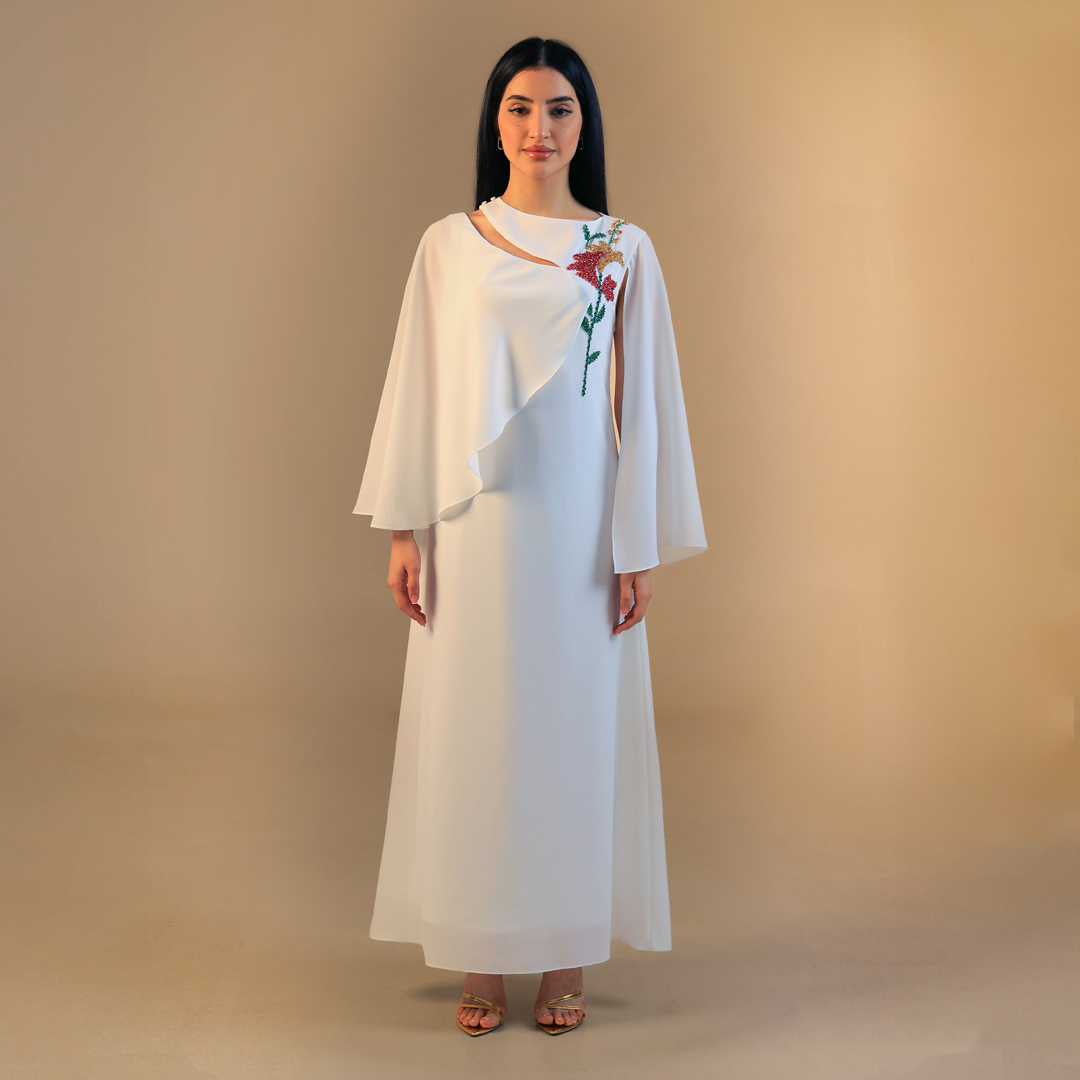 فستان أبيض كريب بزهور مطرزة