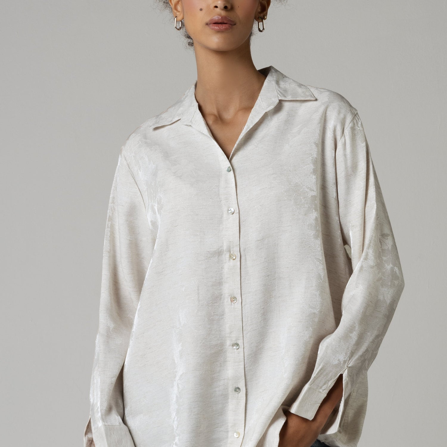 🎁 Jaquard Oversized Shirt with Shimmery Effect - White (30% off)