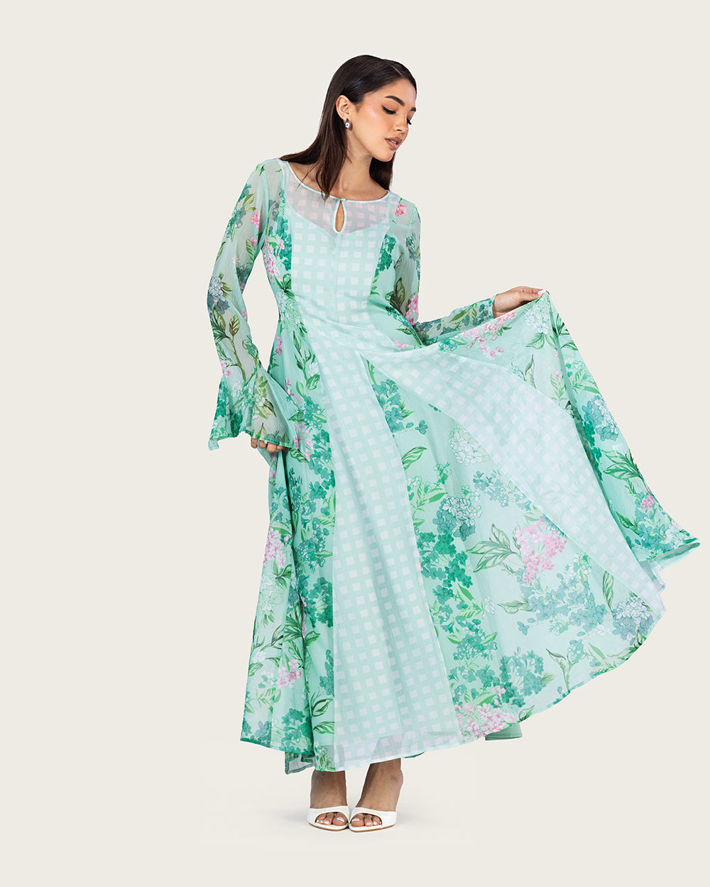 فستان شيفون أخضر فاتح مزهر بأكمام واسعة