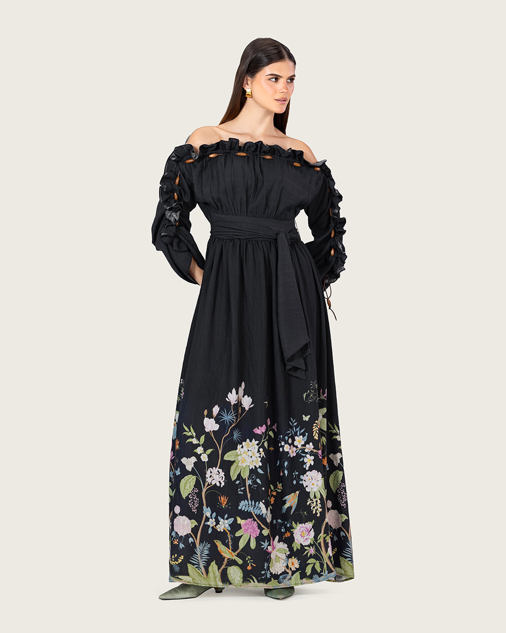 فستان ماكسي اسود مزهر بخليط الكتان أوف شولدر مع حزام خصر