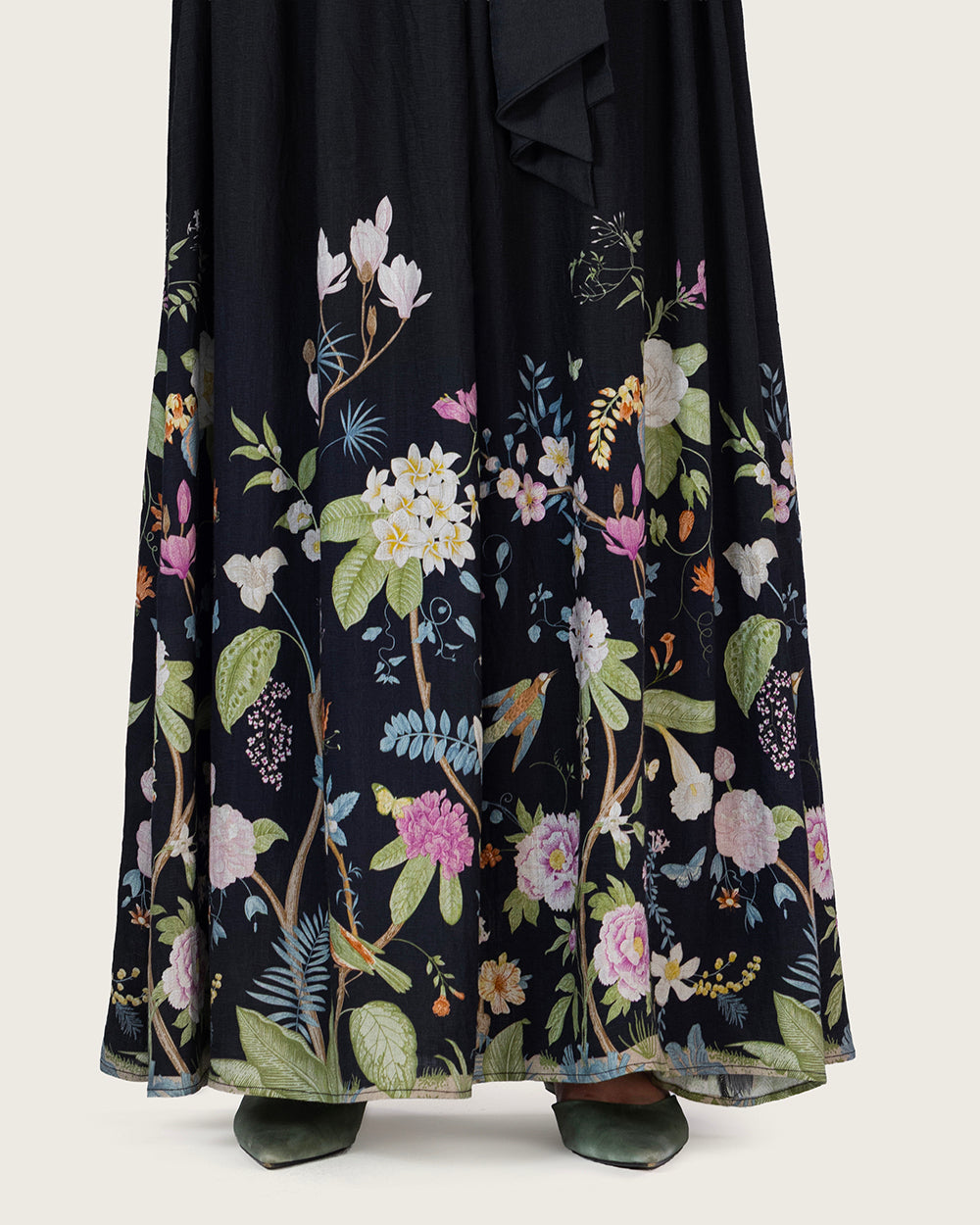 فستان ماكسي اسود مزهر بخليط الكتان أوف شولدر مع حزام خصر