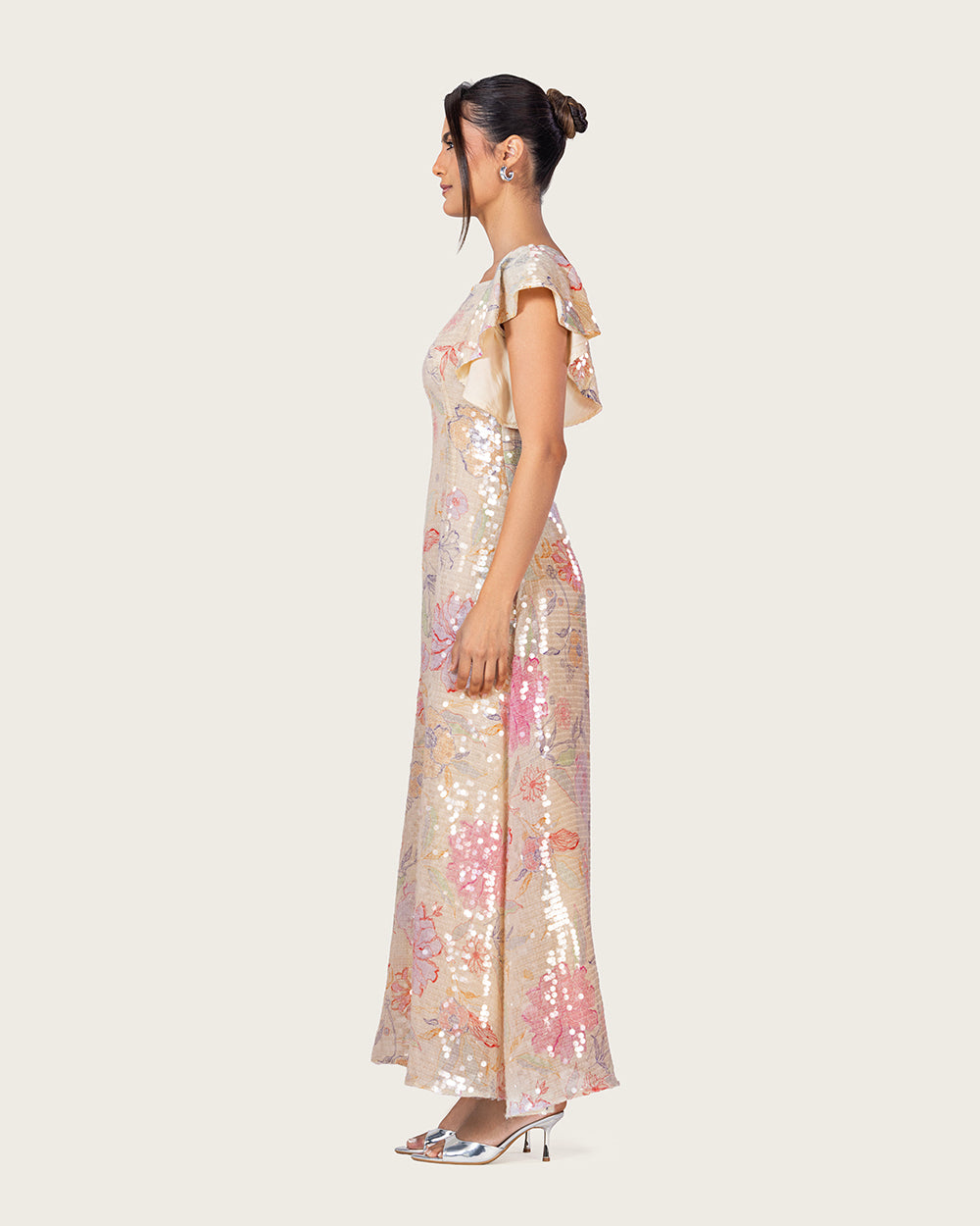 فستان ماكسي مزهر مزين بالترتر بأكمام فراشة