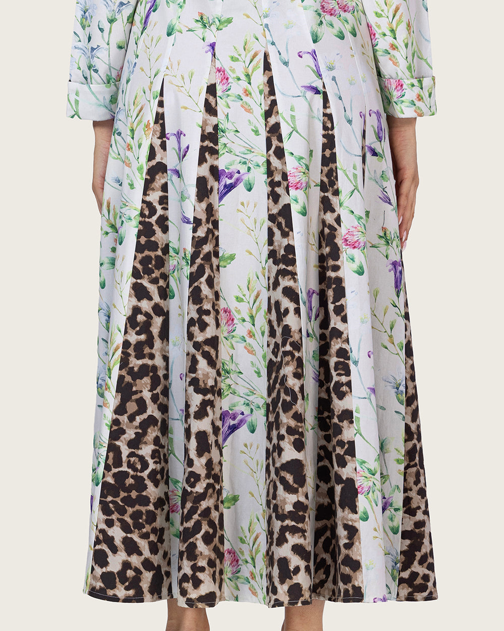 فستان كتان مزهر مع طبعة ليوبارد وحزام مجدول بالخرز