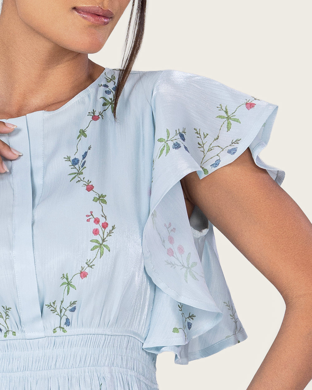 فستان ماكسي شيفون لامع أزرق فاتح بأكمام فراشة