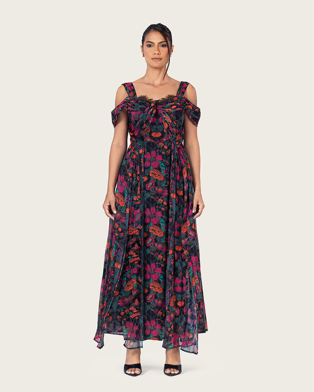 فستان شيفون بأزهار استوائية أنيقة