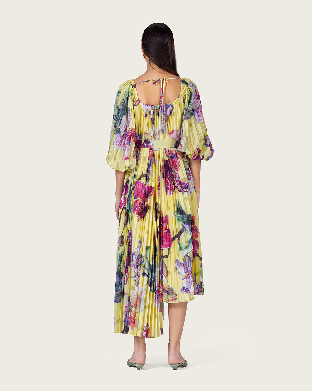 فستان ميدي شيفون أصفر مزهر بكسرات مع حزام