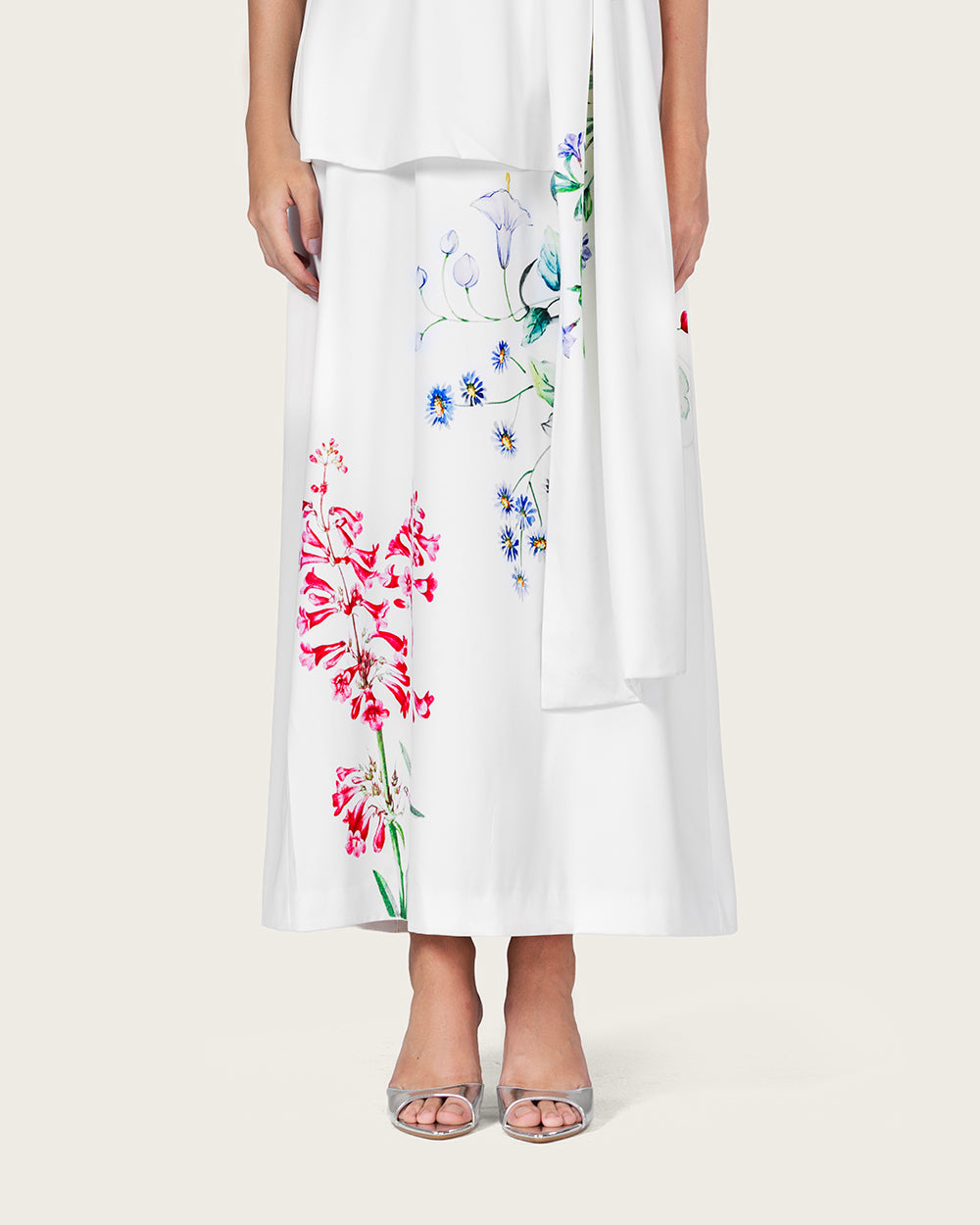 فستان ماكسي كريب أبيض مزهر بياقة أوف شولدر