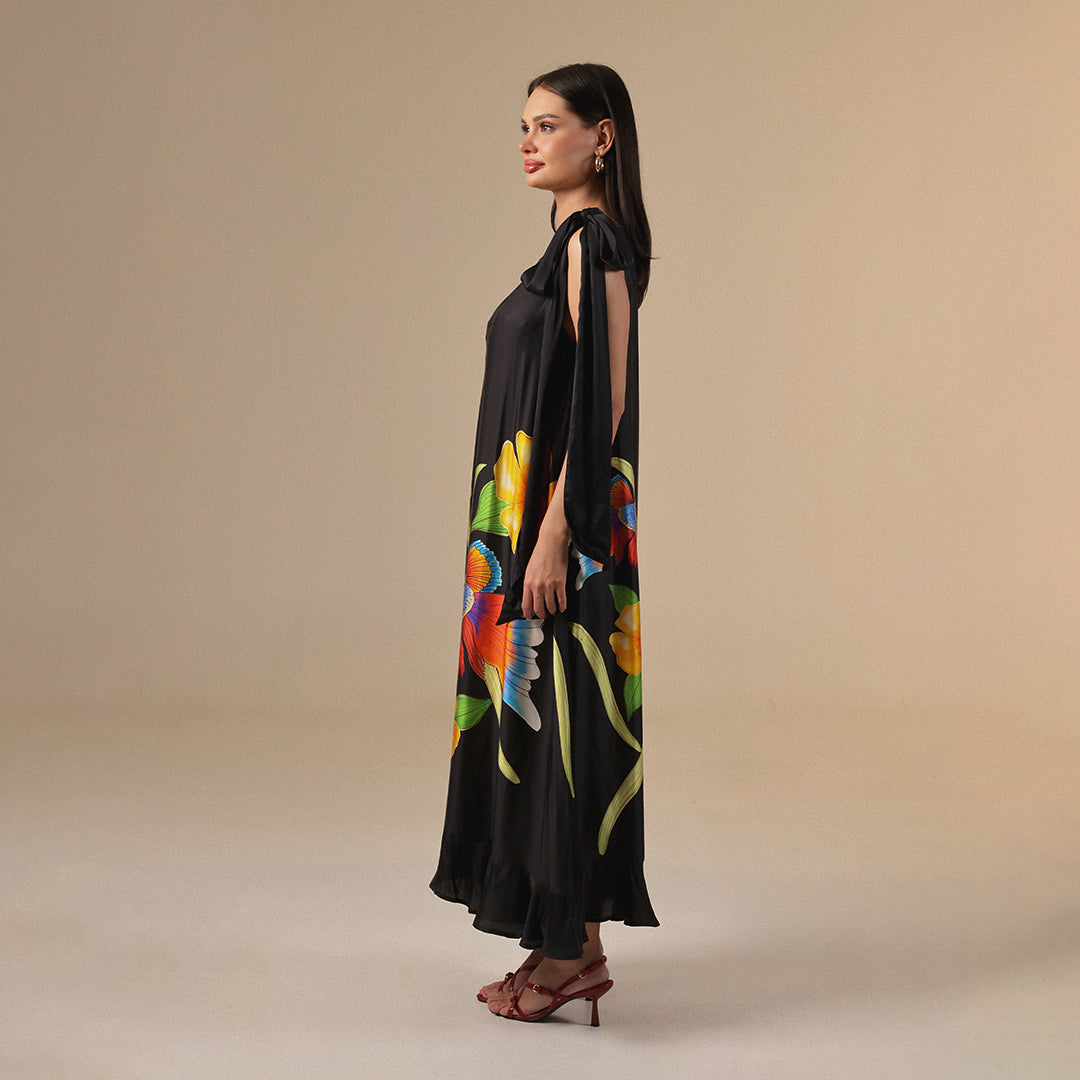 فستان اسود حريري بطبعة أسماك زاهية