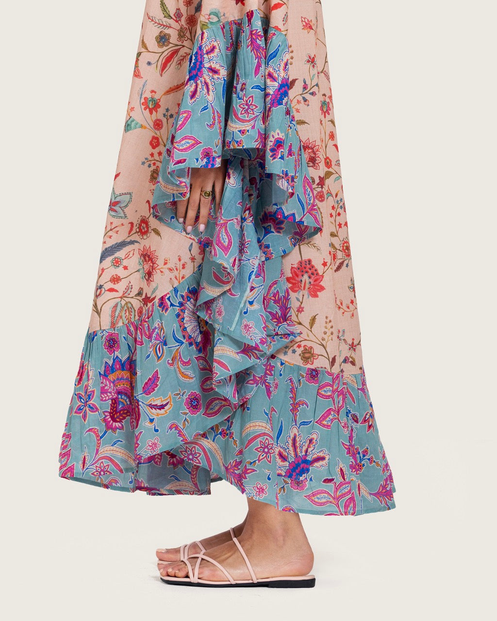 A flowy cotton kaftan with ruffle wide sleeves and mix print