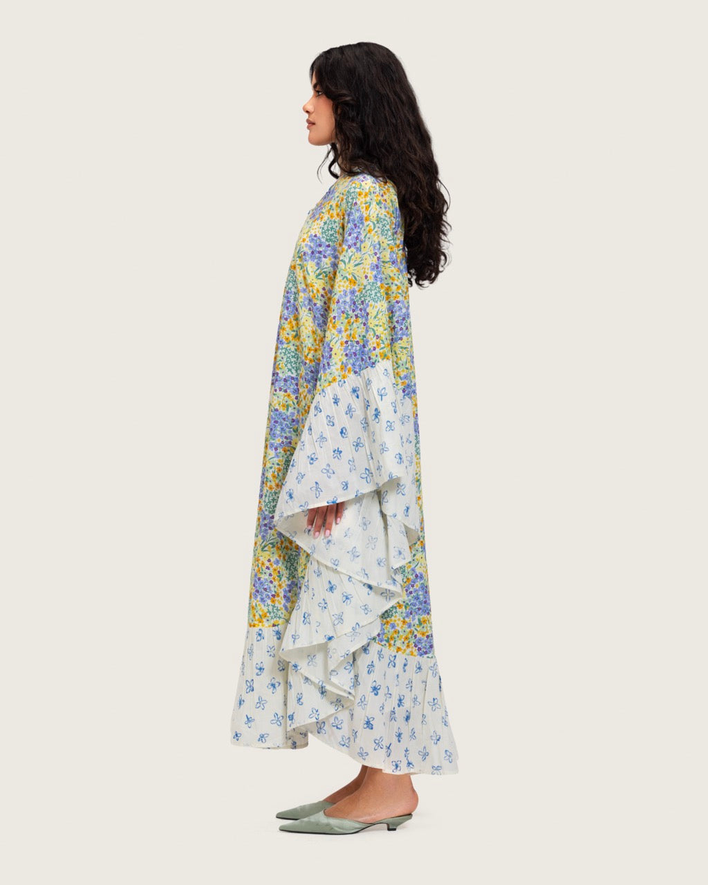 قفطان خربزي فضفاض الوان باستيل بطبعات متنوعة من الورود و شرابات