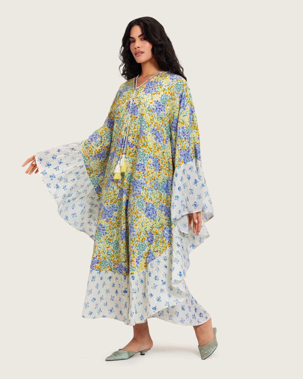 قفطان خربزي فضفاض الوان باستيل بطبعات متنوعة من الورود و شرابات