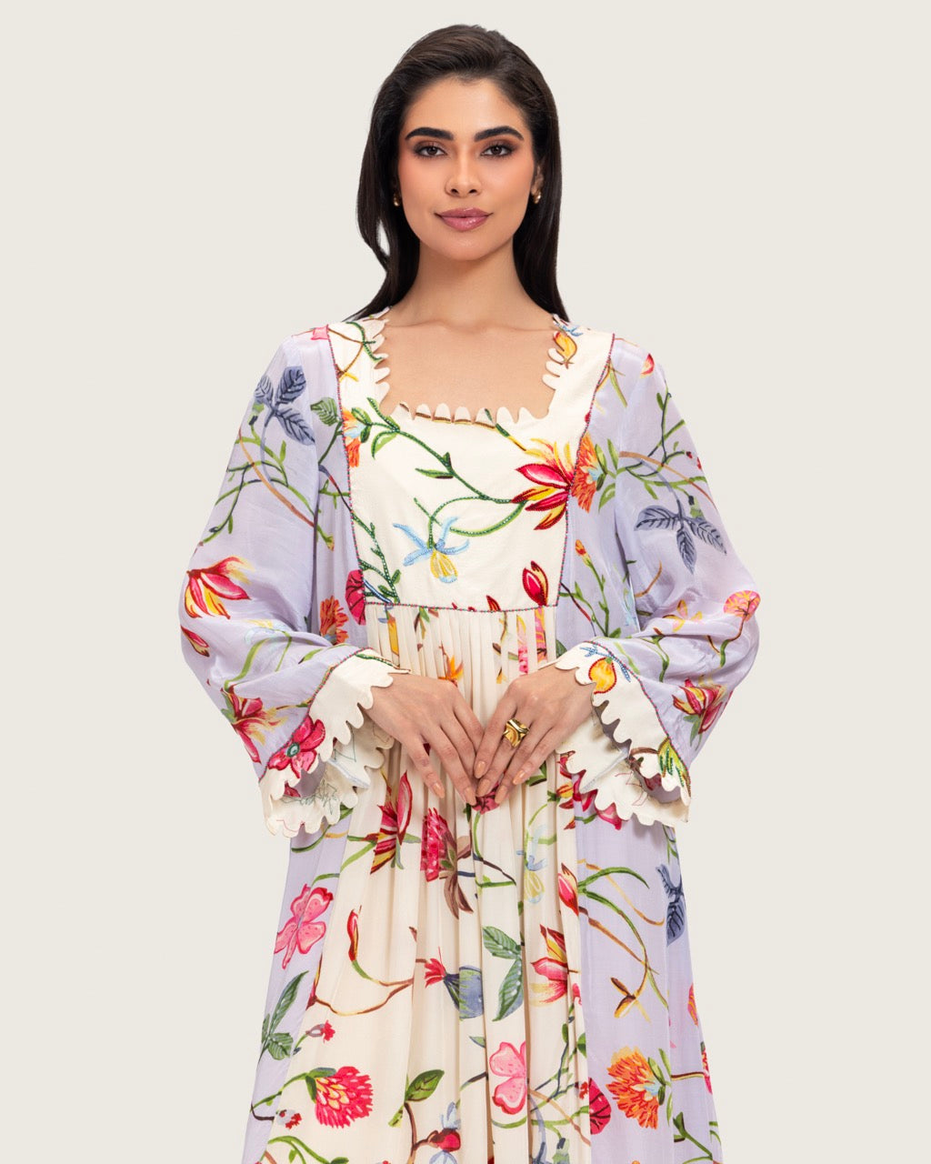 قفطان ماكسي مطبوع بنقشة زهور مع تطريزات خرزية