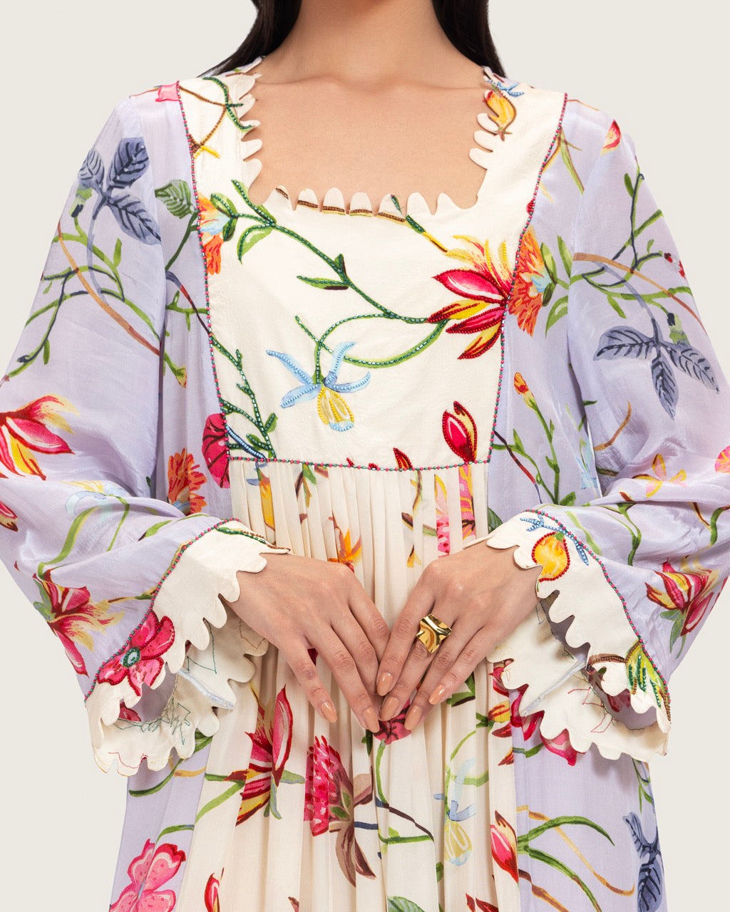 قفطان ماكسي مطبوع بنقشة زهور مع تطريزات خرزية