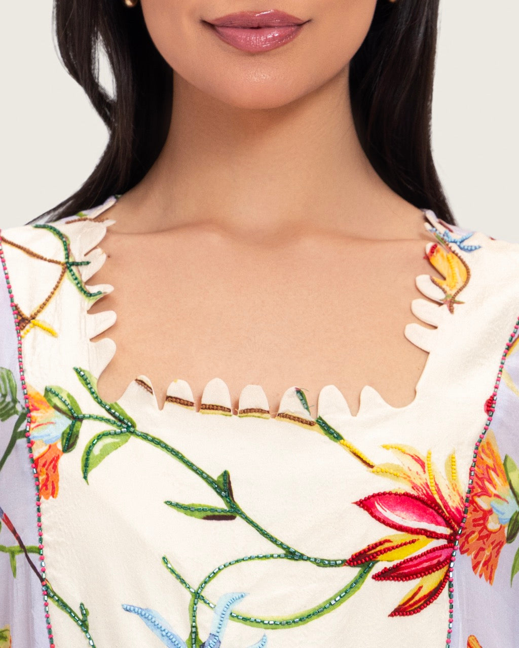 قفطان ماكسي مطبوع بنقشة زهور مع تطريزات خرزية