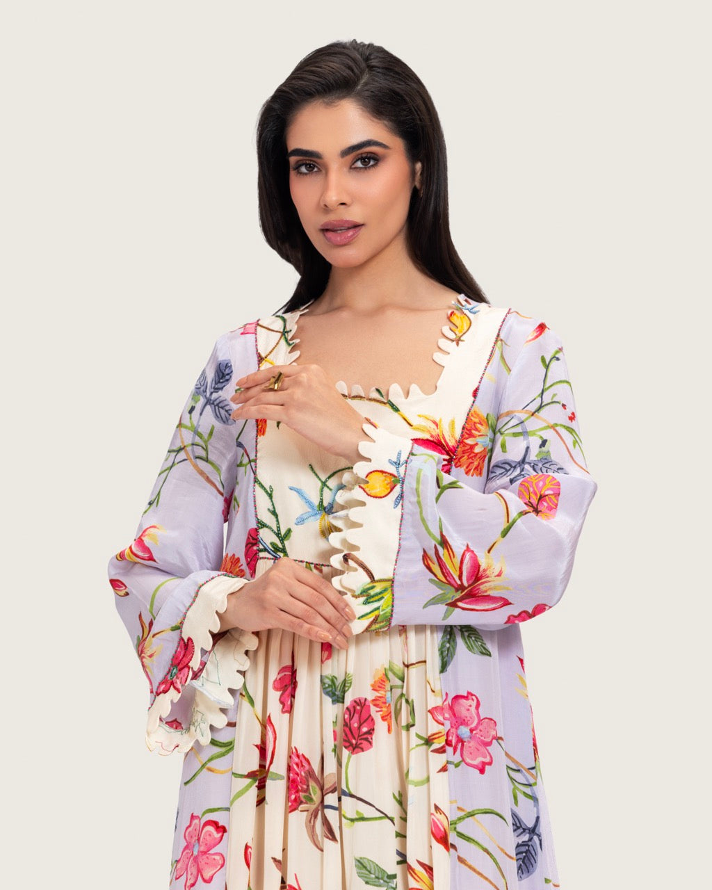 قفطان ماكسي مطبوع بنقشة زهور مع تطريزات خرزية