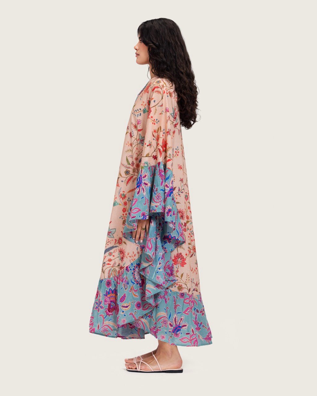 A flowy cotton kaftan with ruffle wide sleeves and mix print - Noētic