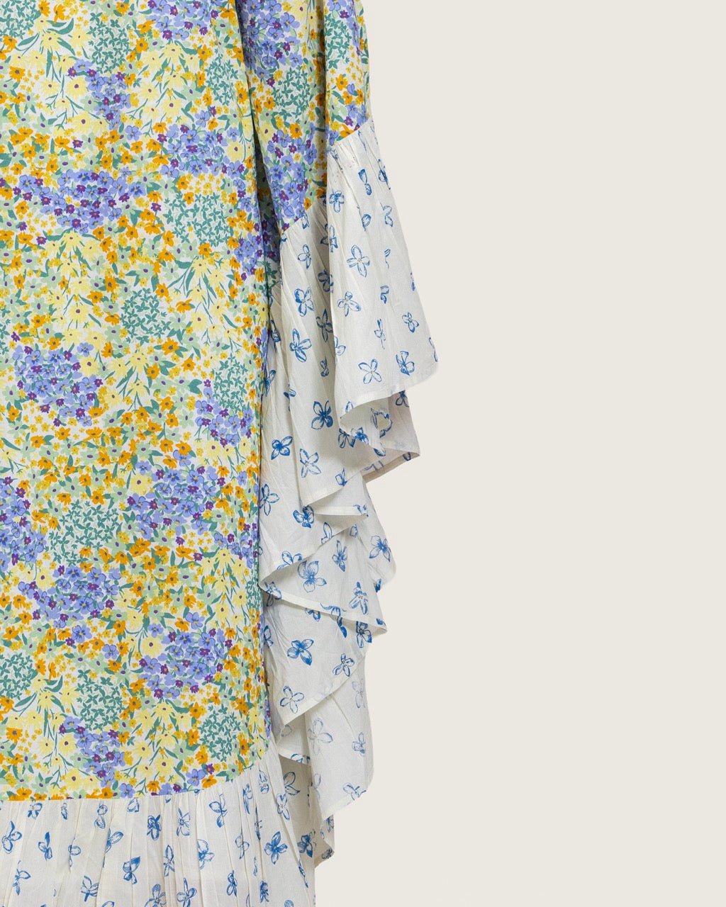 A flowy cotton kaftan with ruffle wide sleeves and pastel print - Noētic