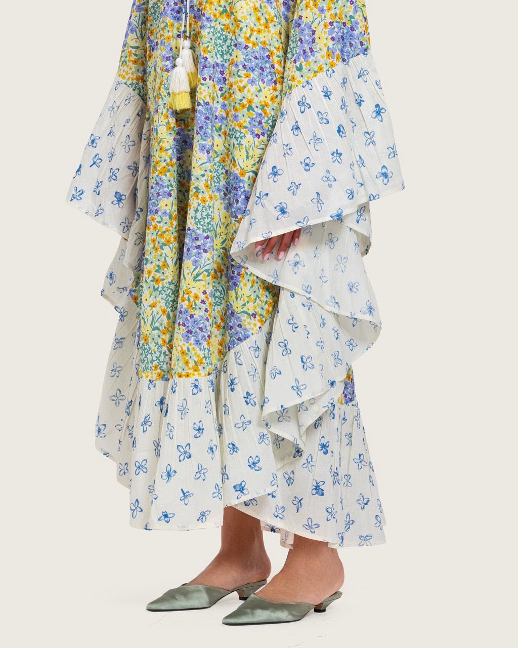 A flowy cotton kaftan with ruffle wide sleeves and pastel print - Noētic