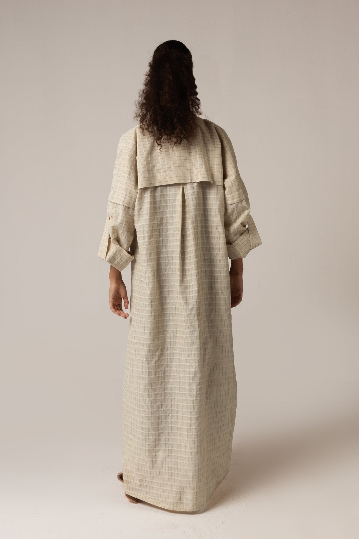 Cotton Abaya with Tonal Pattern and Floral Appliqué Pocket - Noētic