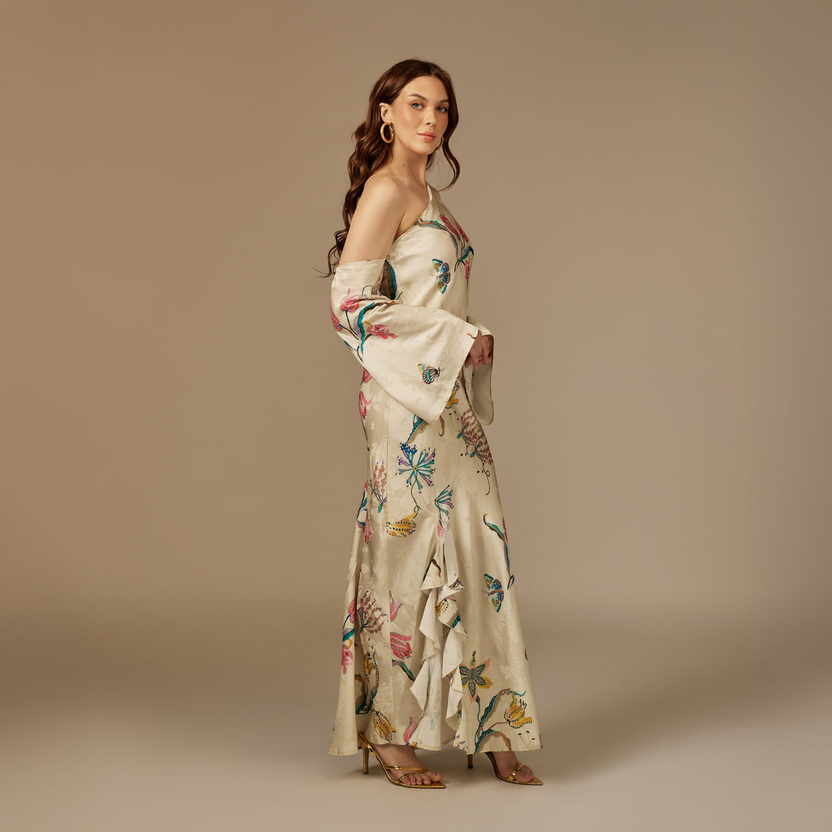 فستان بيج ساتان جاكار بطبعة زهور وبوشاح متصل