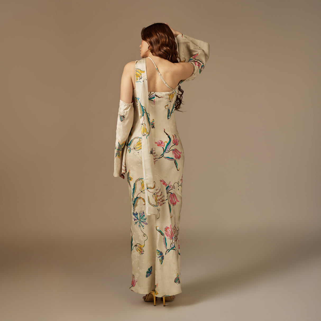 فستان بيج ساتان جاكار بطبعة زهور وبوشاح متصل