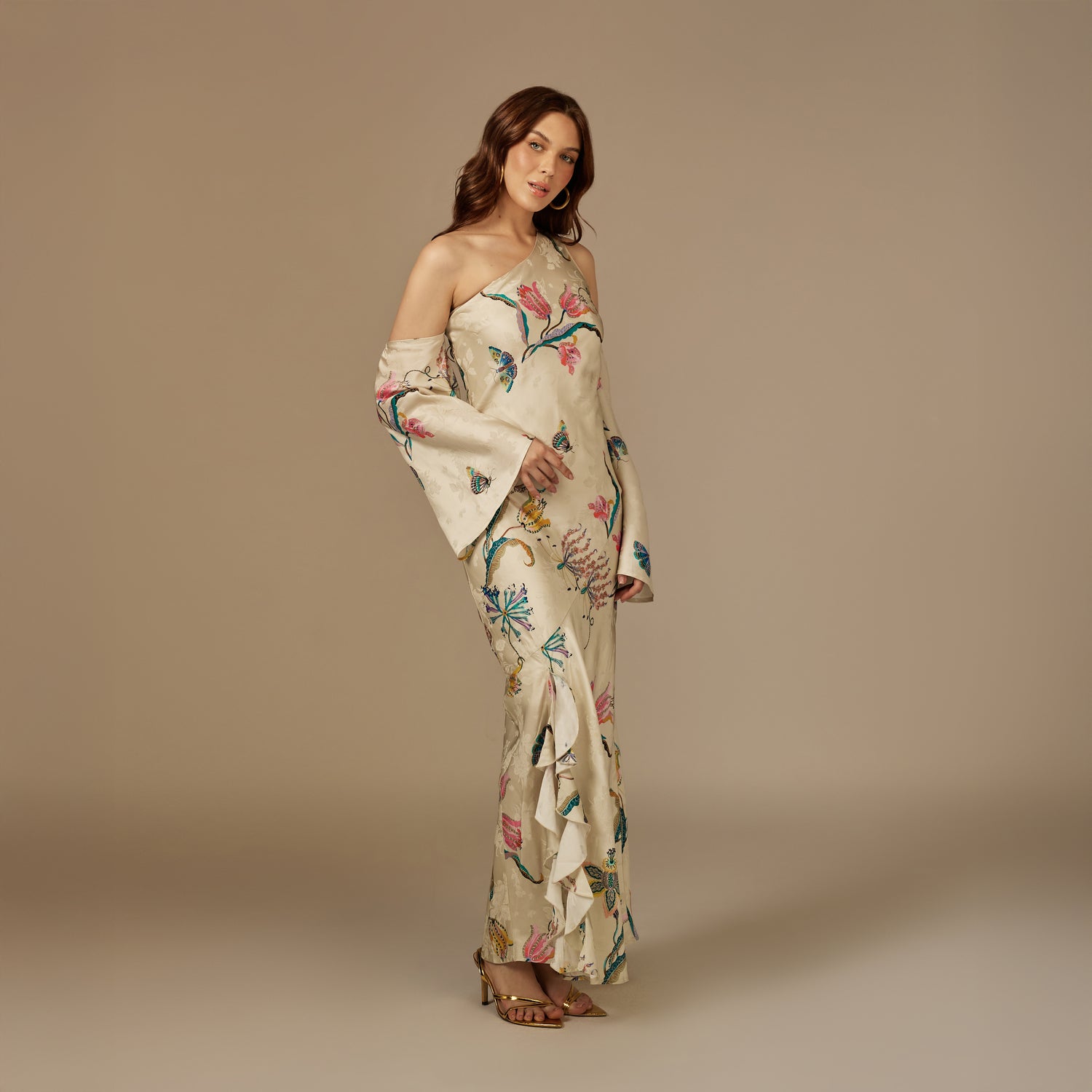 فستان بيج ساتان جاكار بطبعة زهور وبوشاح متصل