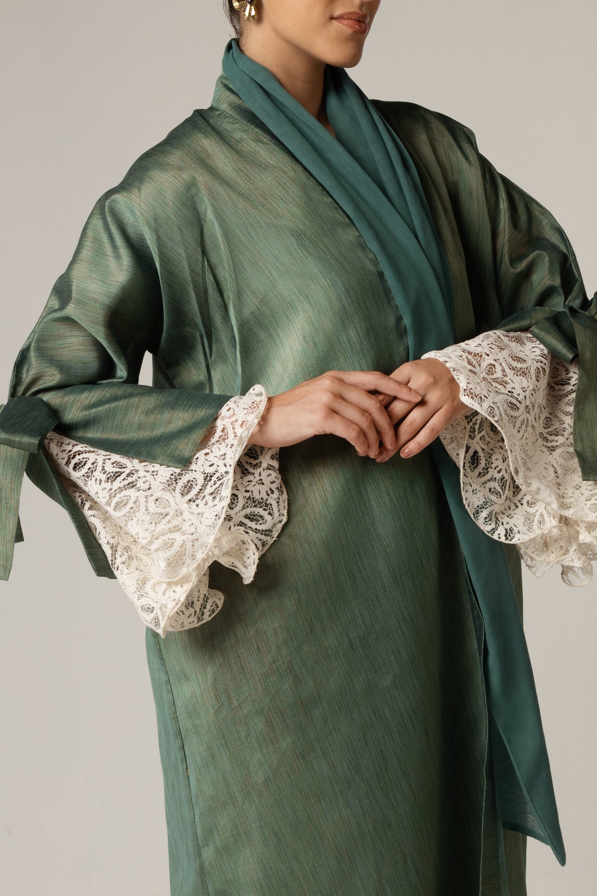 🎁 Green with Lace Sleeves Abaya (30% off)