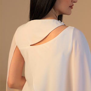 فستان أبيض كريب بزهور مطرزة