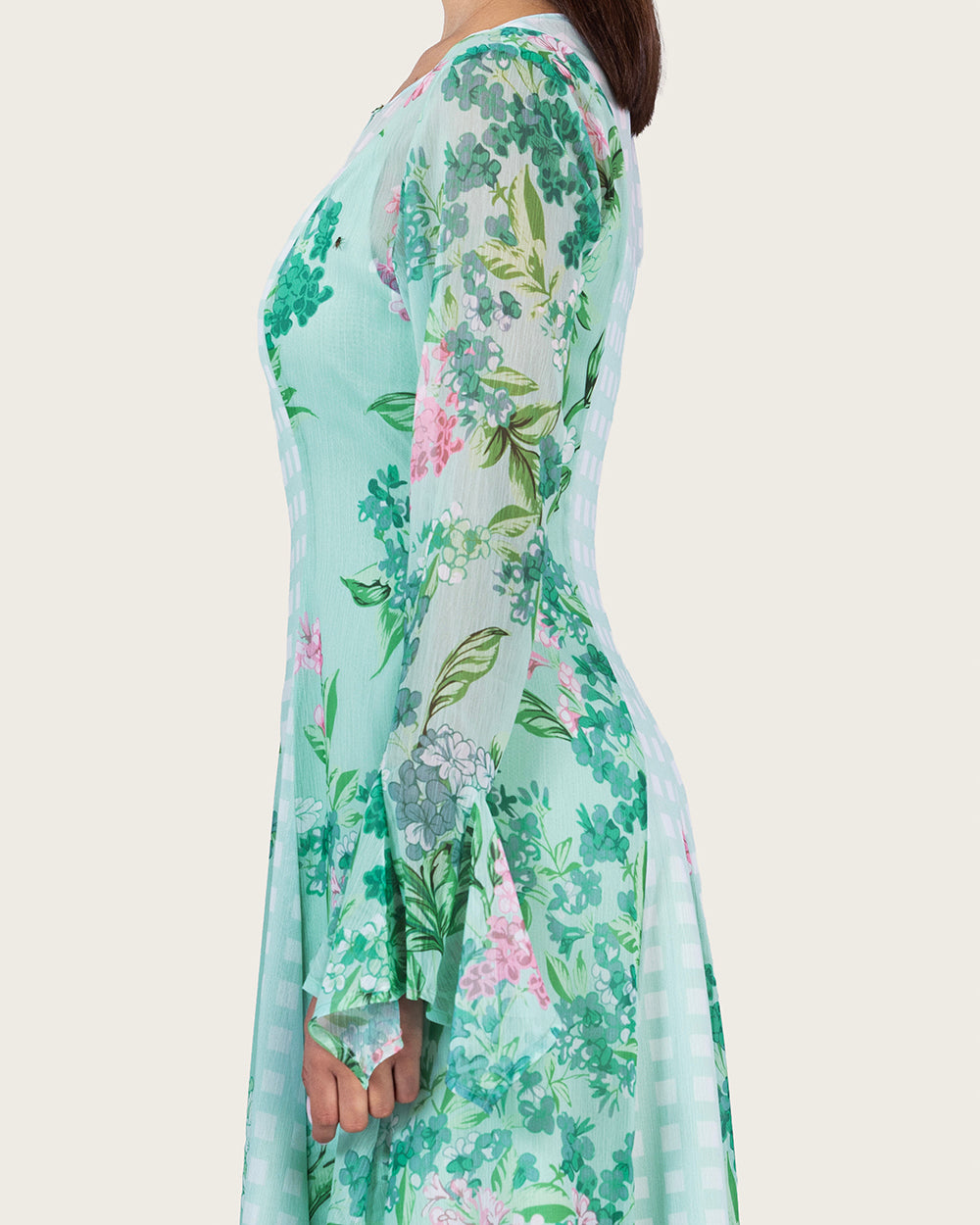 فستان شيفون أخضر فاتح مزهر بأكمام واسعة