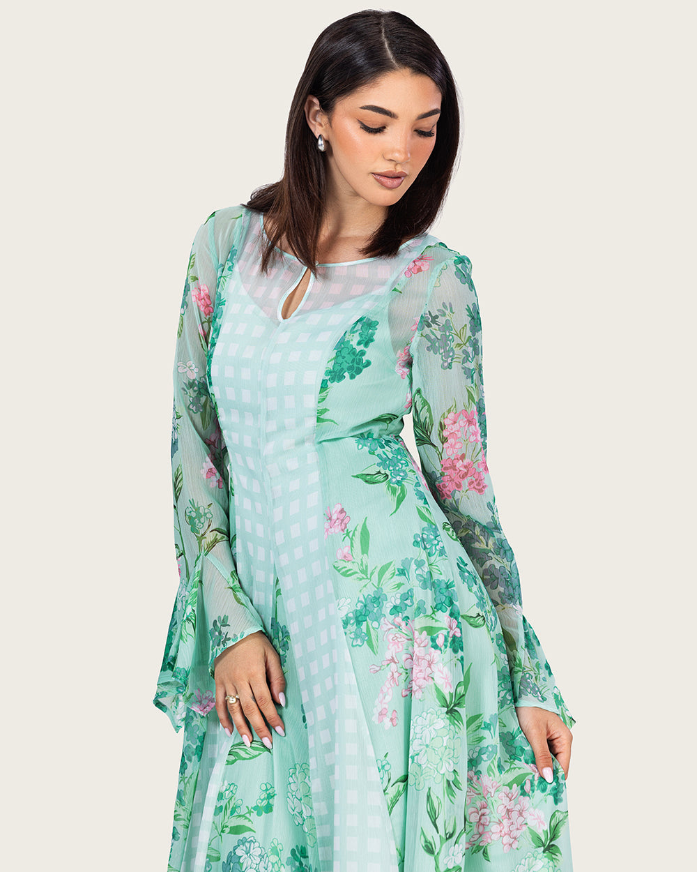 فستان شيفون أخضر فاتح مزهر بأكمام واسعة