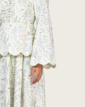 فستان كتان مزهر بتفاصيل حواف صدفية