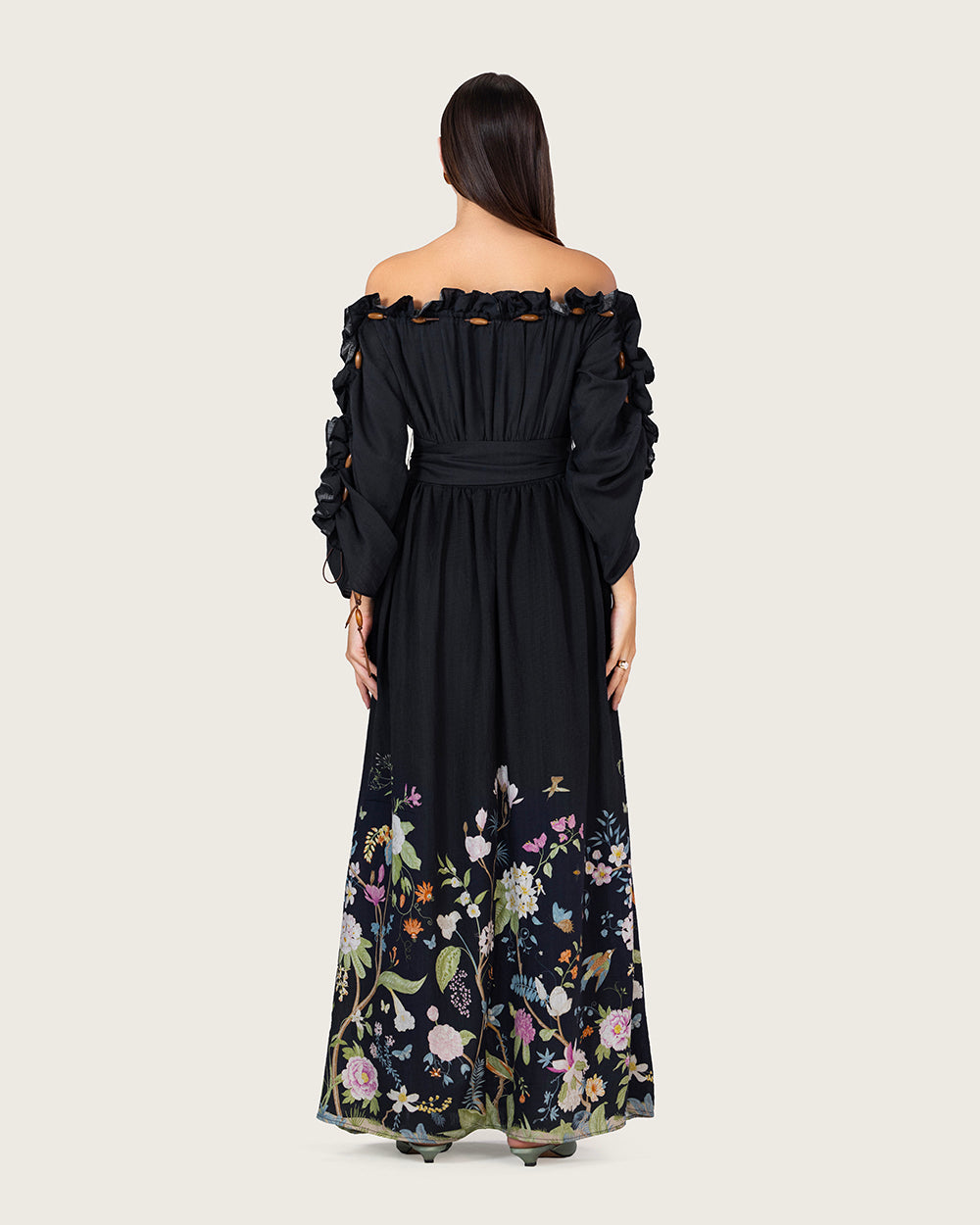 فستان ماكسي اسود مزهر بخليط الكتان أوف شولدر مع حزام خصر
