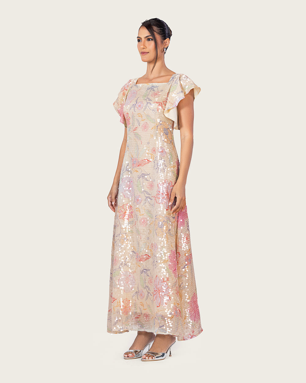 فستان ماكسي مزهر مزين بالترتر بأكمام فراشة