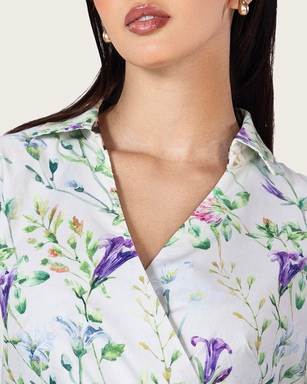 فستان كتان مزهر مع طبعة ليوبارد وحزام مجدول بالخرز
