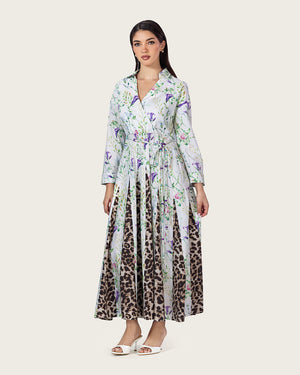 فستان كتان مزهر مع طبعة ليوبارد وحزام مجدول بالخرز
