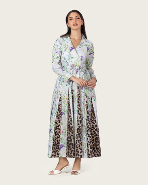 فستان كتان مزهر مع طبعة ليوبارد وحزام مجدول بالخرز
