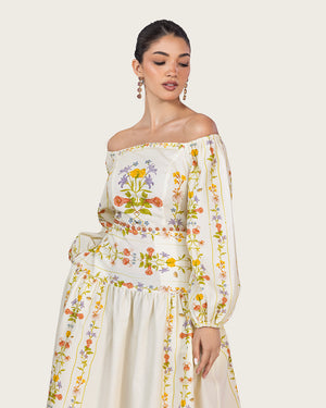 فستان كتان مطرز بحزام خصر مرصع يدويًا