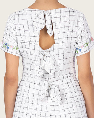 فستان كتان مطرز بالورود بثلاث ربطات خلفية