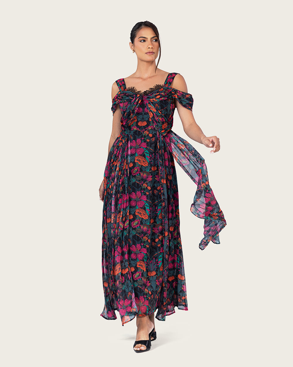 فستان شيفون بأزهار استوائية أنيقة