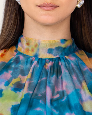 فستان ماكسي أورغانزا بطبعة مميزة مع فيونكة خلفية