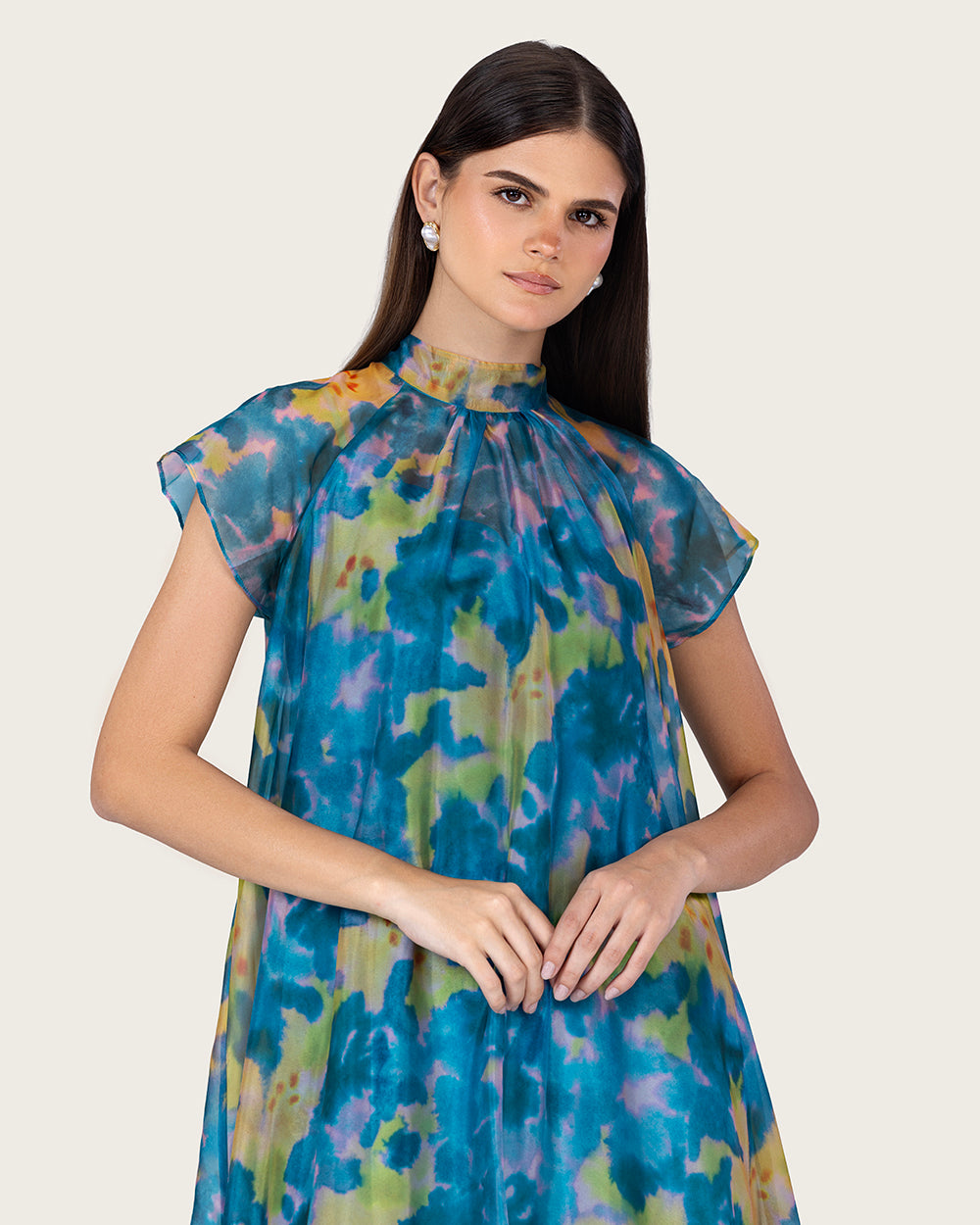 فستان ماكسي أورغانزا بطبعة مميزة مع فيونكة خلفية