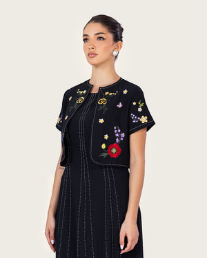 فستان أسود مطرز مع جاكيت قصير