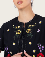 فستان أسود مطرز مع جاكيت قصير