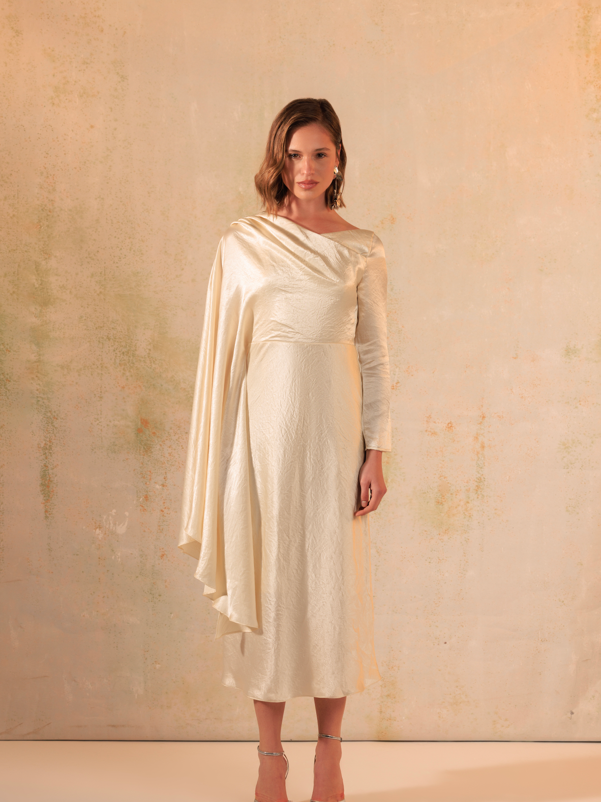 Cream Crinkled Satin Asymmetric Cape Sleeve Dress L Cream Crinkled Satin Asymmetric Cape Sleeve Dress L