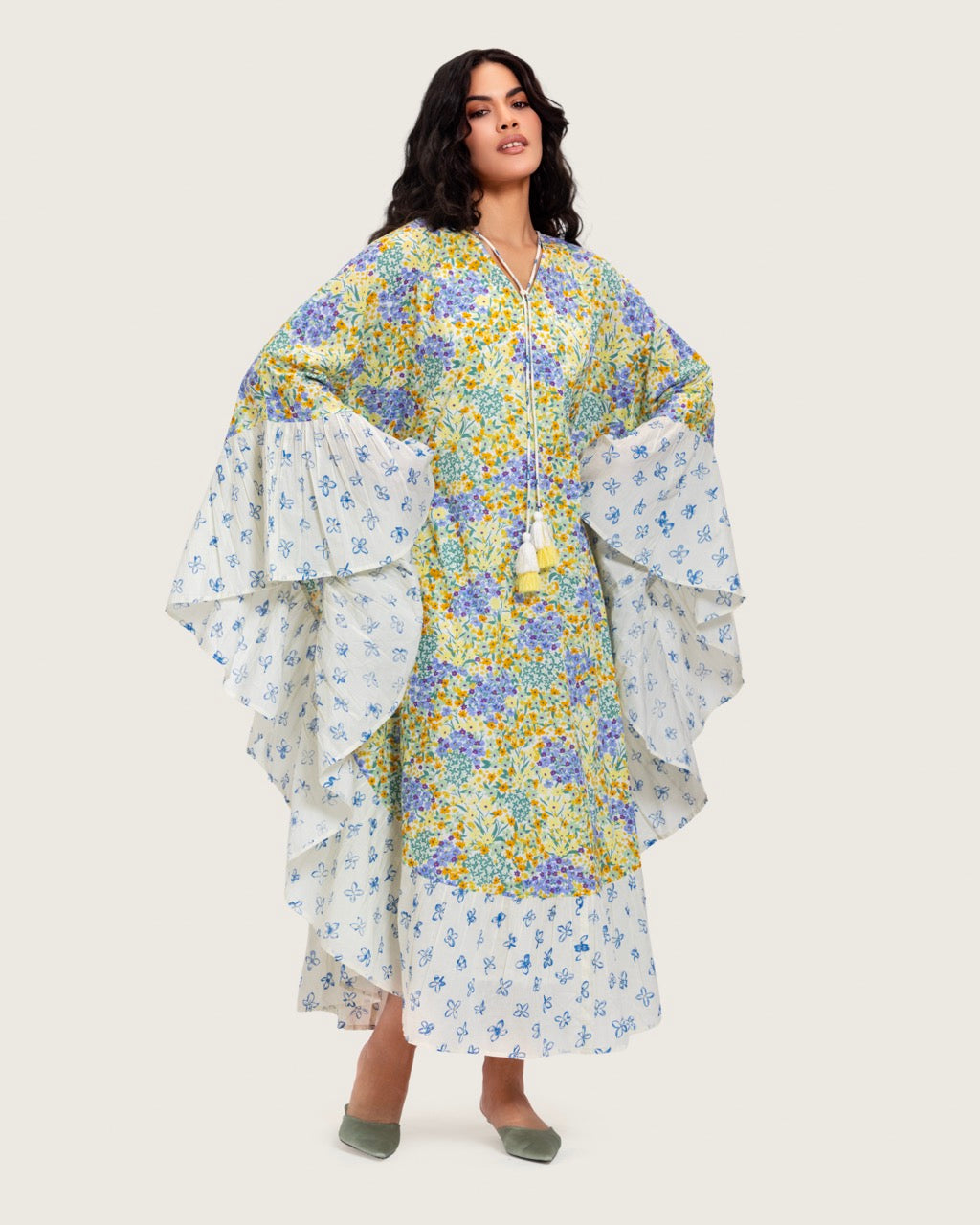 قفطان خربزي فضفاض الوان باستيل بطبعات متنوعة من الورود و شرابات