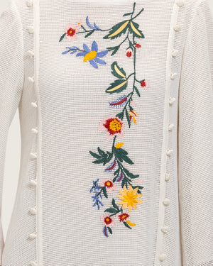 فستان ماكسي سكري بتطريز زهري وحواف مزينة